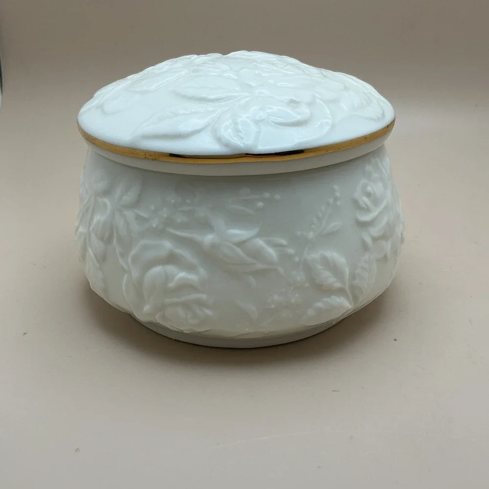 Vintage SFMBC Embossed White Rose Floral Musical Jewelry/Trinket Box 